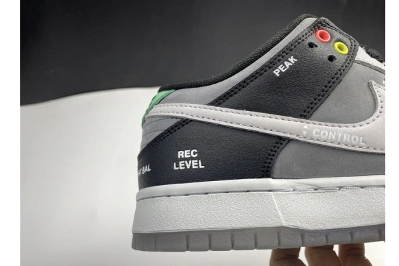 VX1000 CV1659-001 Dunk Low SB Nike 1228